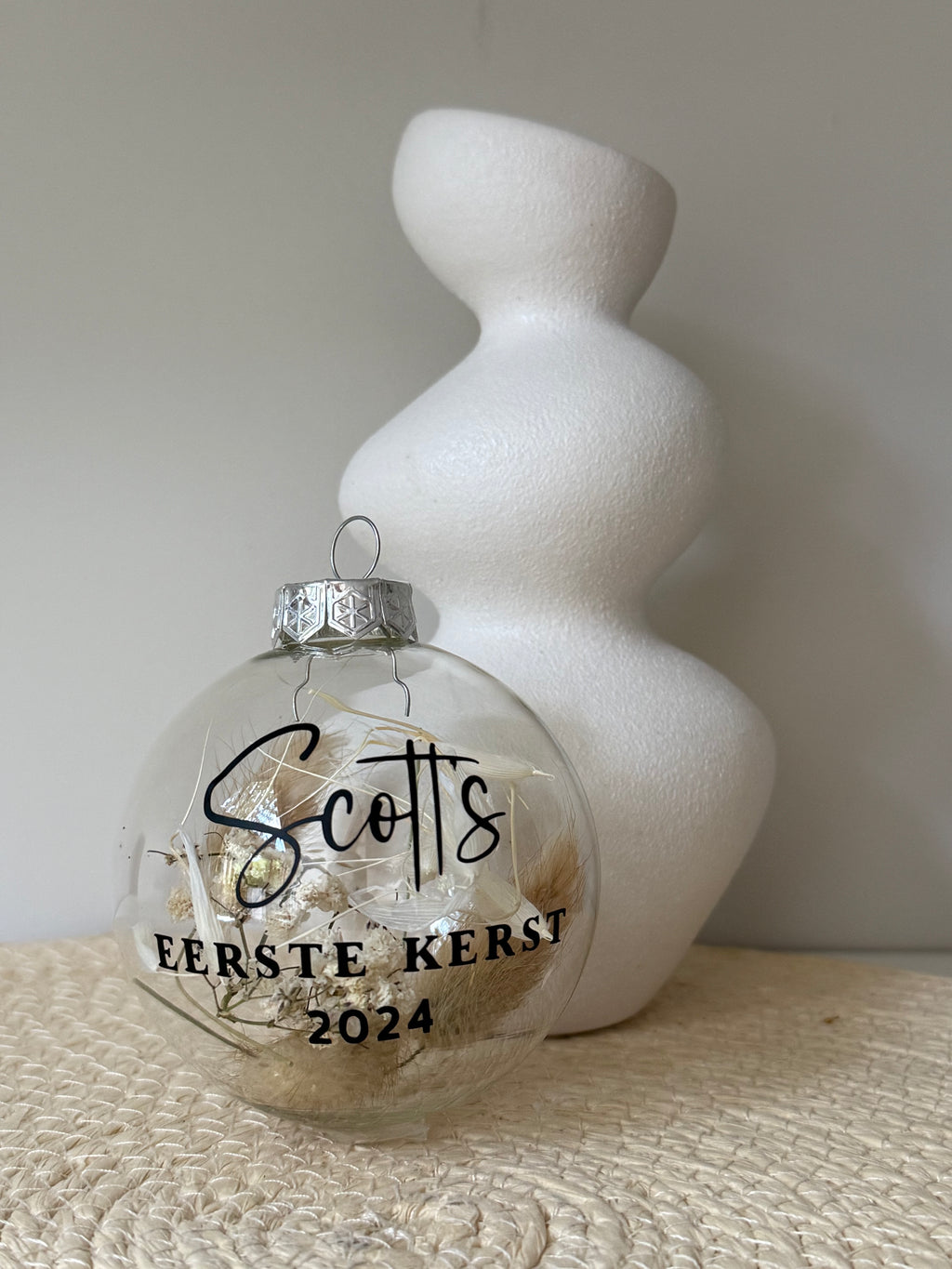 Gepersonaliseerde kerstbal met droogbloemen | Eerste kerst
