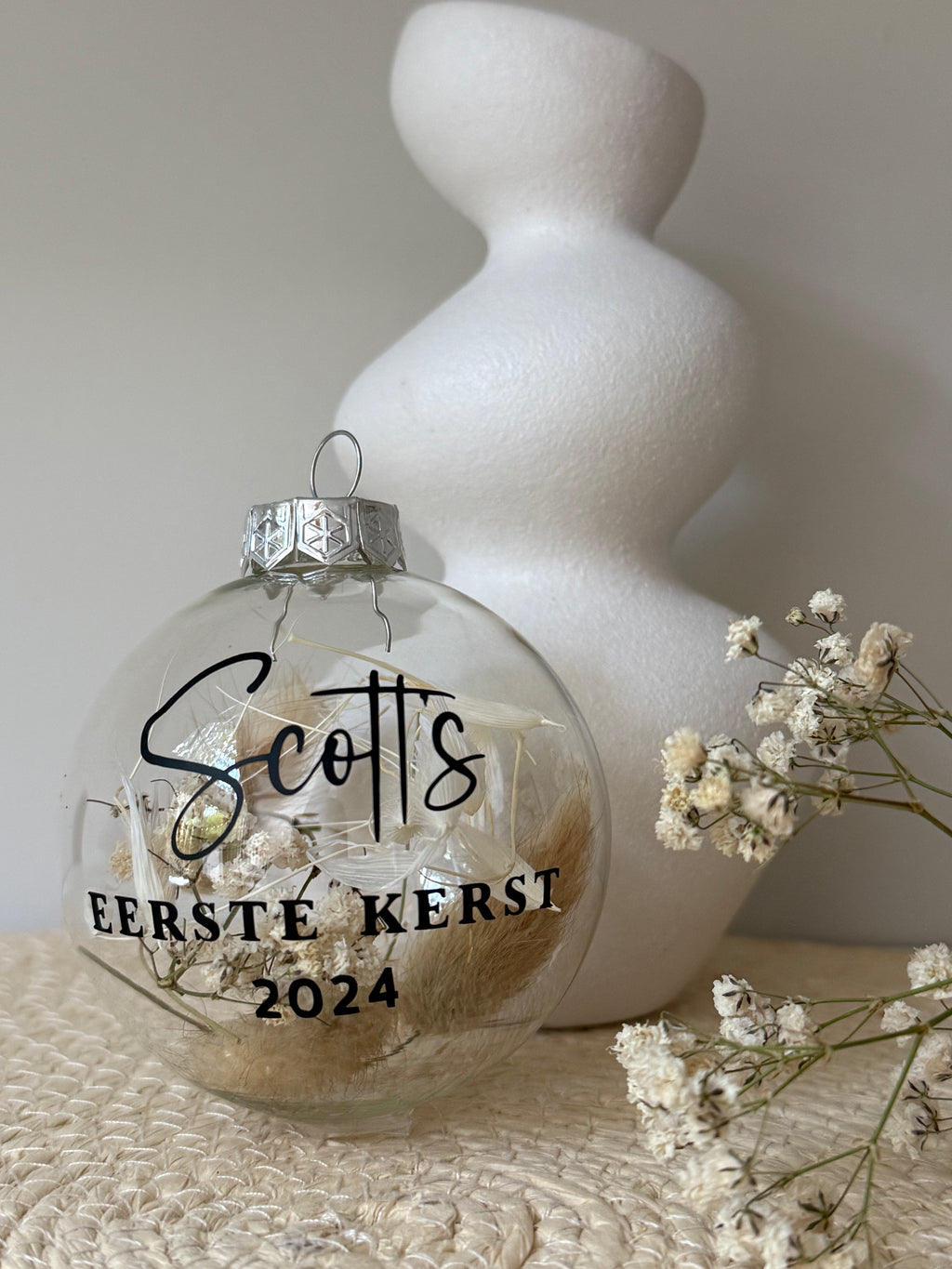 Gepersonaliseerde kerstbal met droogbloemen | Eerste kerst